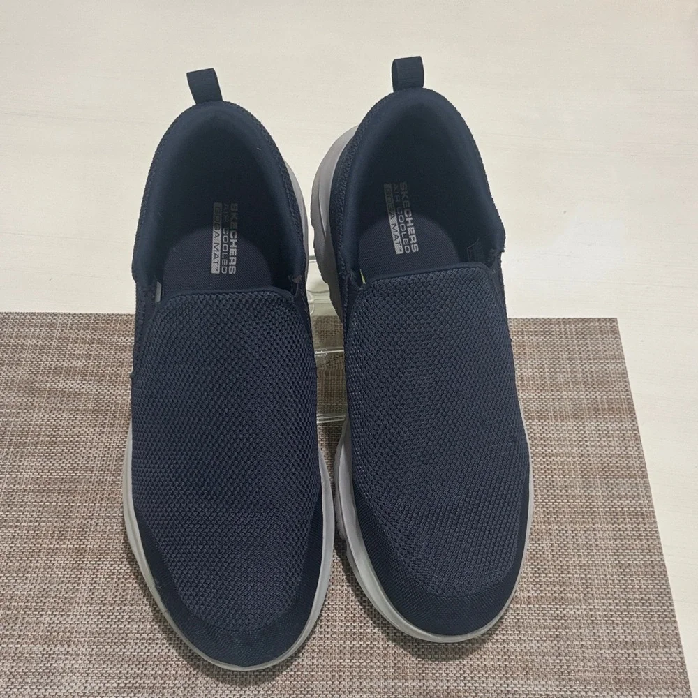 Skechers Ultra Go Walk Sneakers in navy. Men 15. Excellent condition. Very nice! - Picture 3 of 8